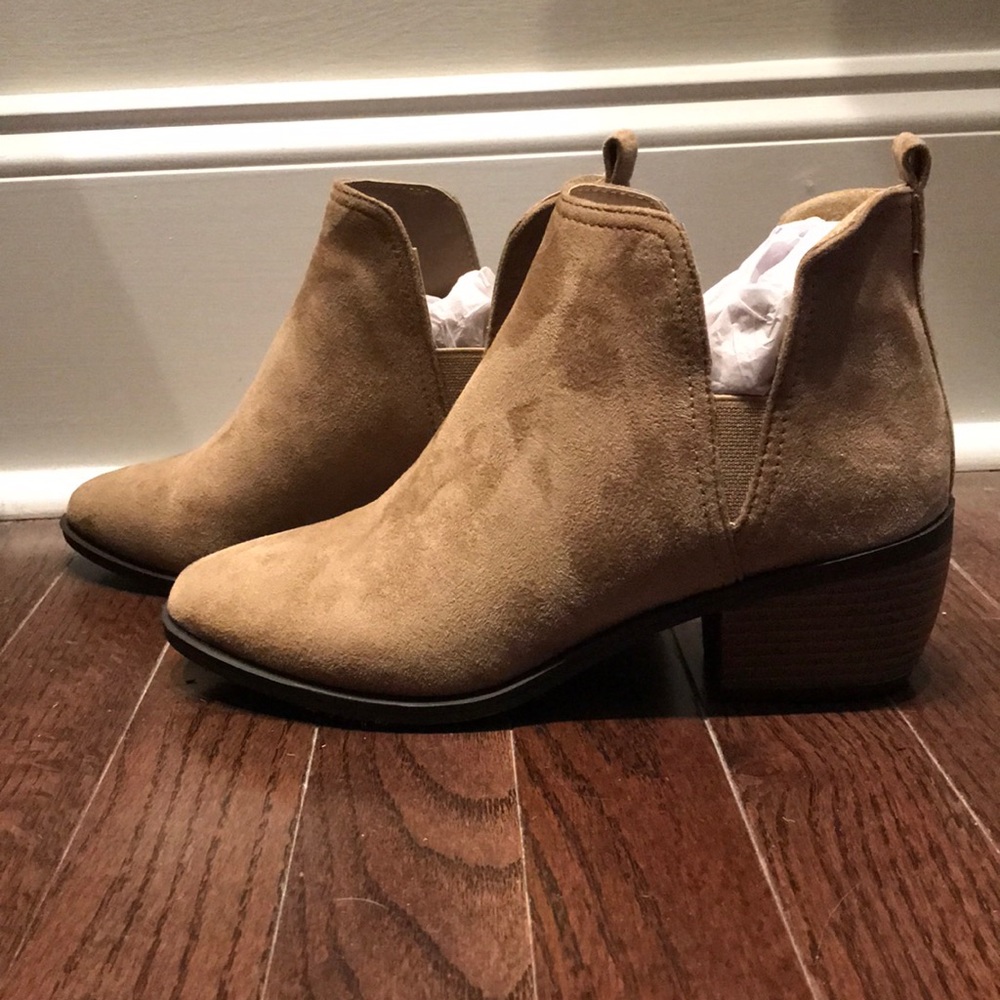 NWT Pierre Dumas Ankle Booties